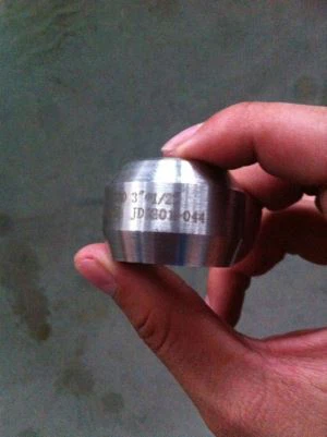 ASTM A182 F51 2205 UNS S31803 1.4462, kovácsolt foglalatú, menetes könyökös pólósapka keresztirányú tengelykapcsoló